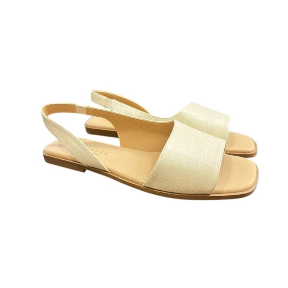 Journee Womens Brinsley Sling Back Flat Sandals, White 10WD.